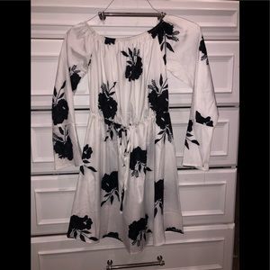 White/ black off shoulder sun dress sz small. NWOT